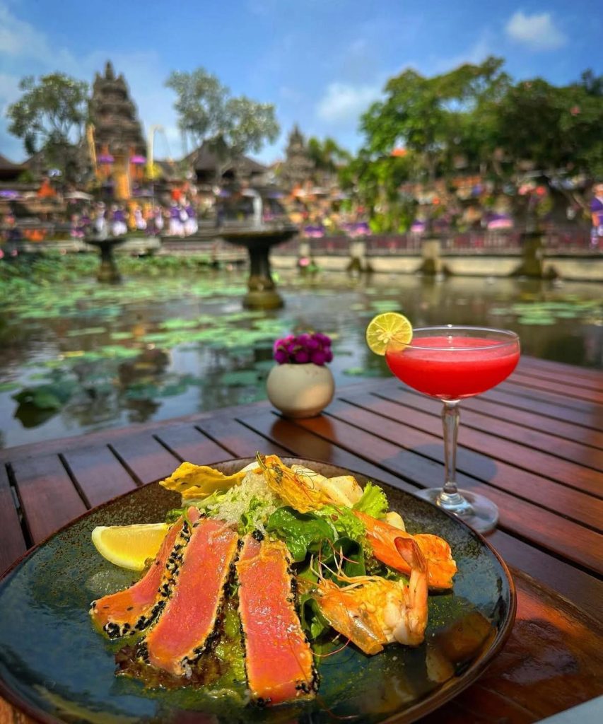 Seared tuna salad and cocktail at Bali temple with lotus pond